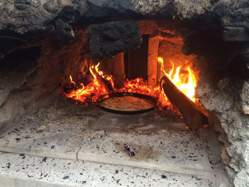 Die 300 Grad Pizza am offenen Feuer mit Raucharomen.